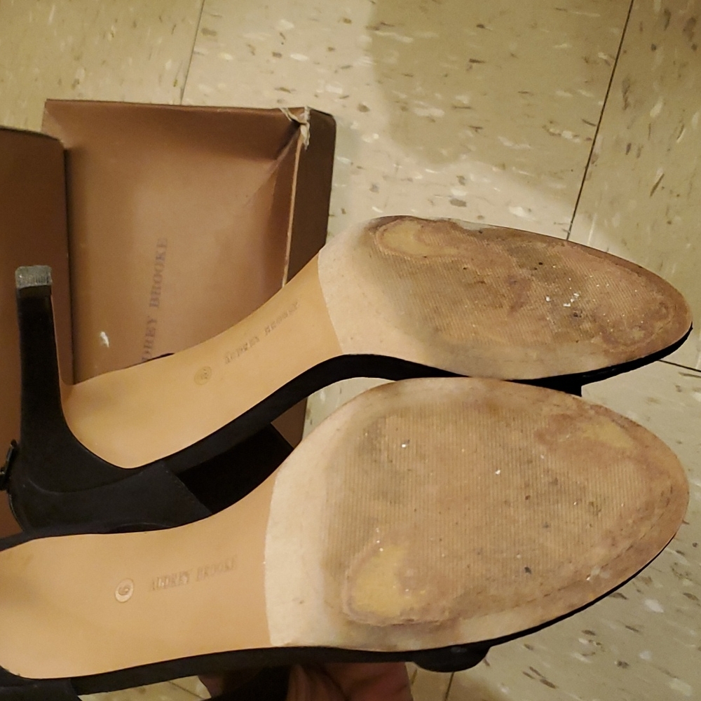 Shoes - Picture 3 of 4